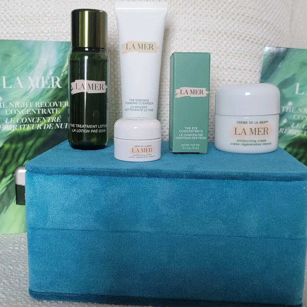 La Mer Skincare With 0.5 Oz Moisturizing Cream and Storage Case - Picture 4 of 5